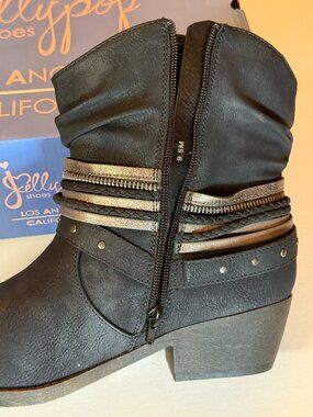 Jellypop Black Heeled Zipper Boots with Gold Bands and Buckle Women's 9.5M UEC!